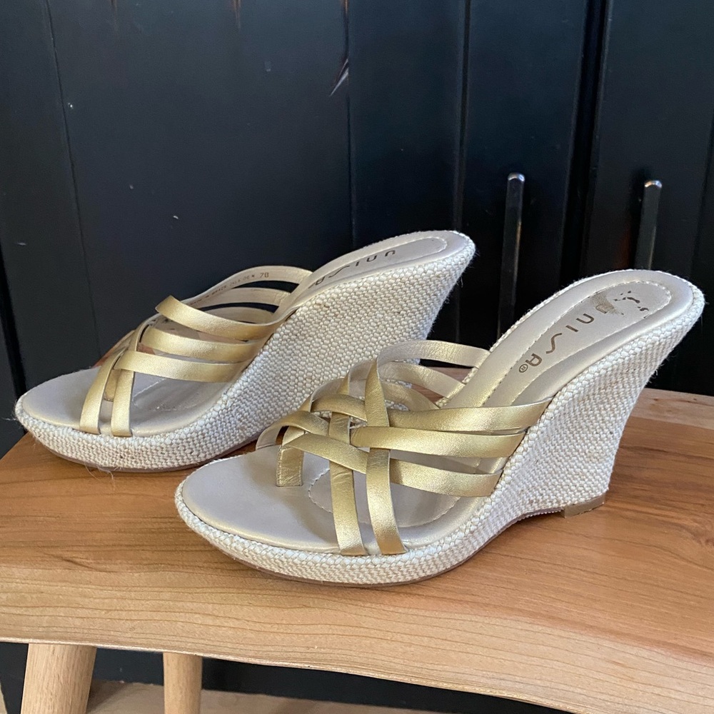 Unisa wedge heel gold strappy leather thong shoe. Size 7